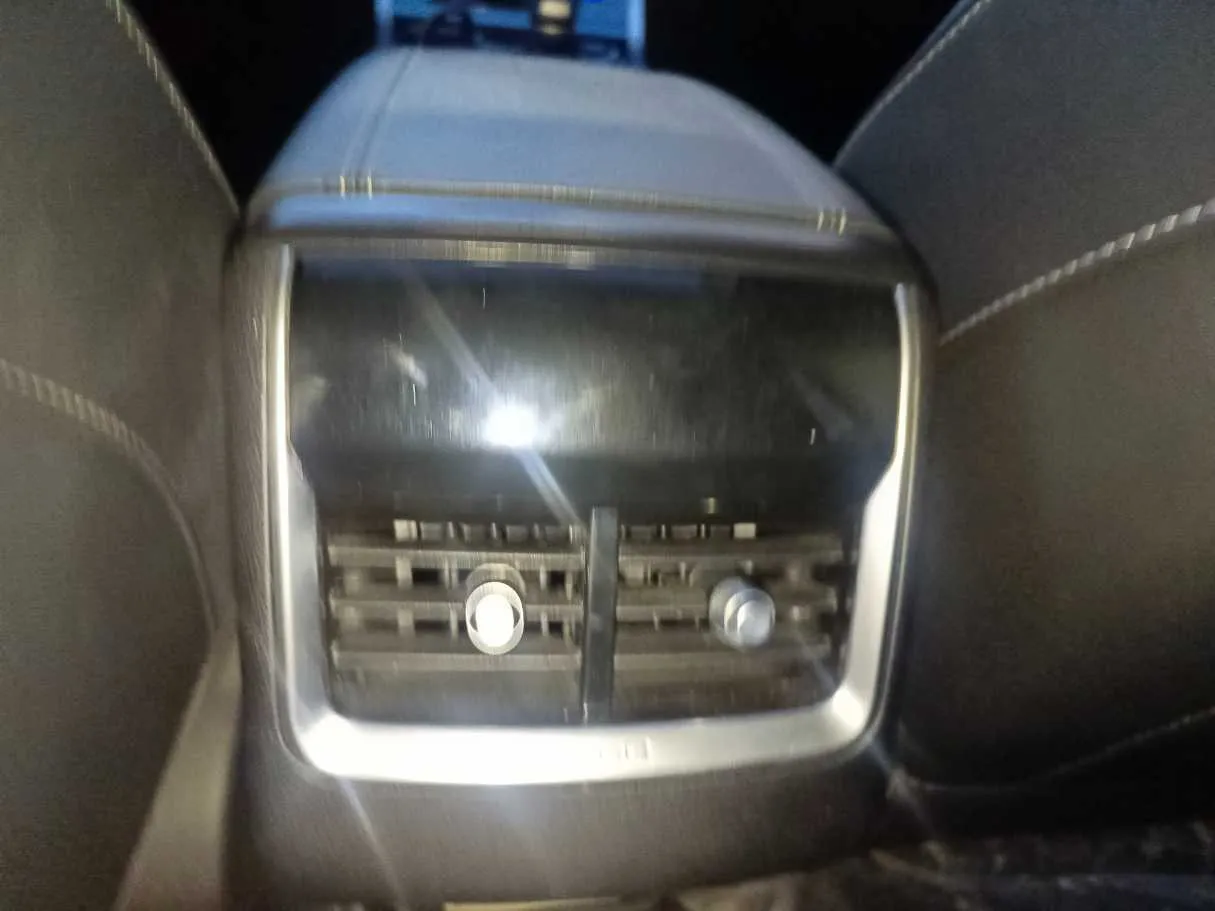 Car image 32