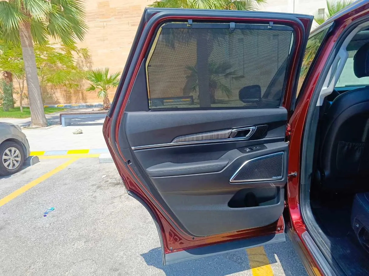 Car image 16