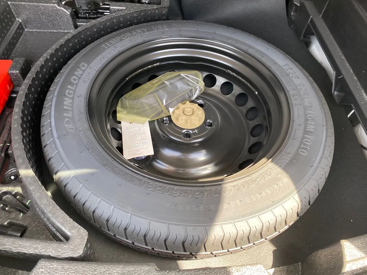 Car image 30