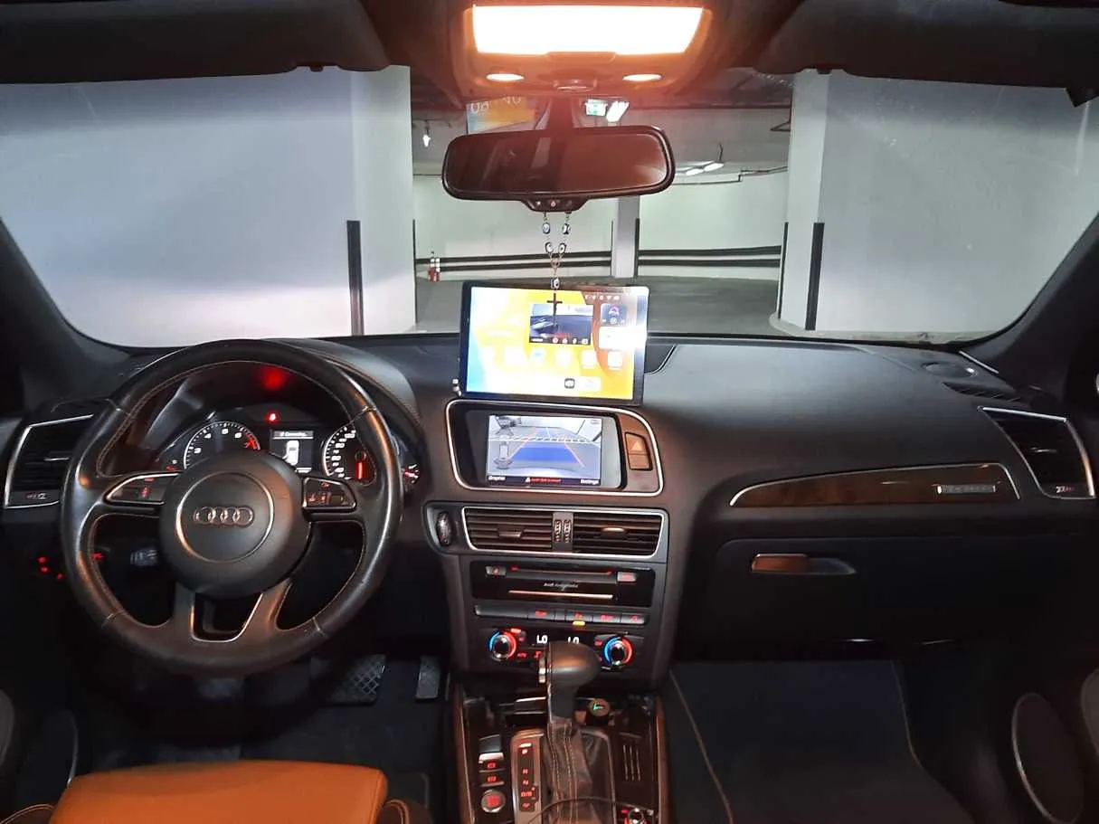 Car image 14