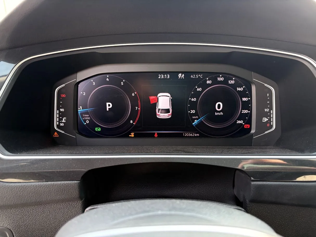 Car image 23