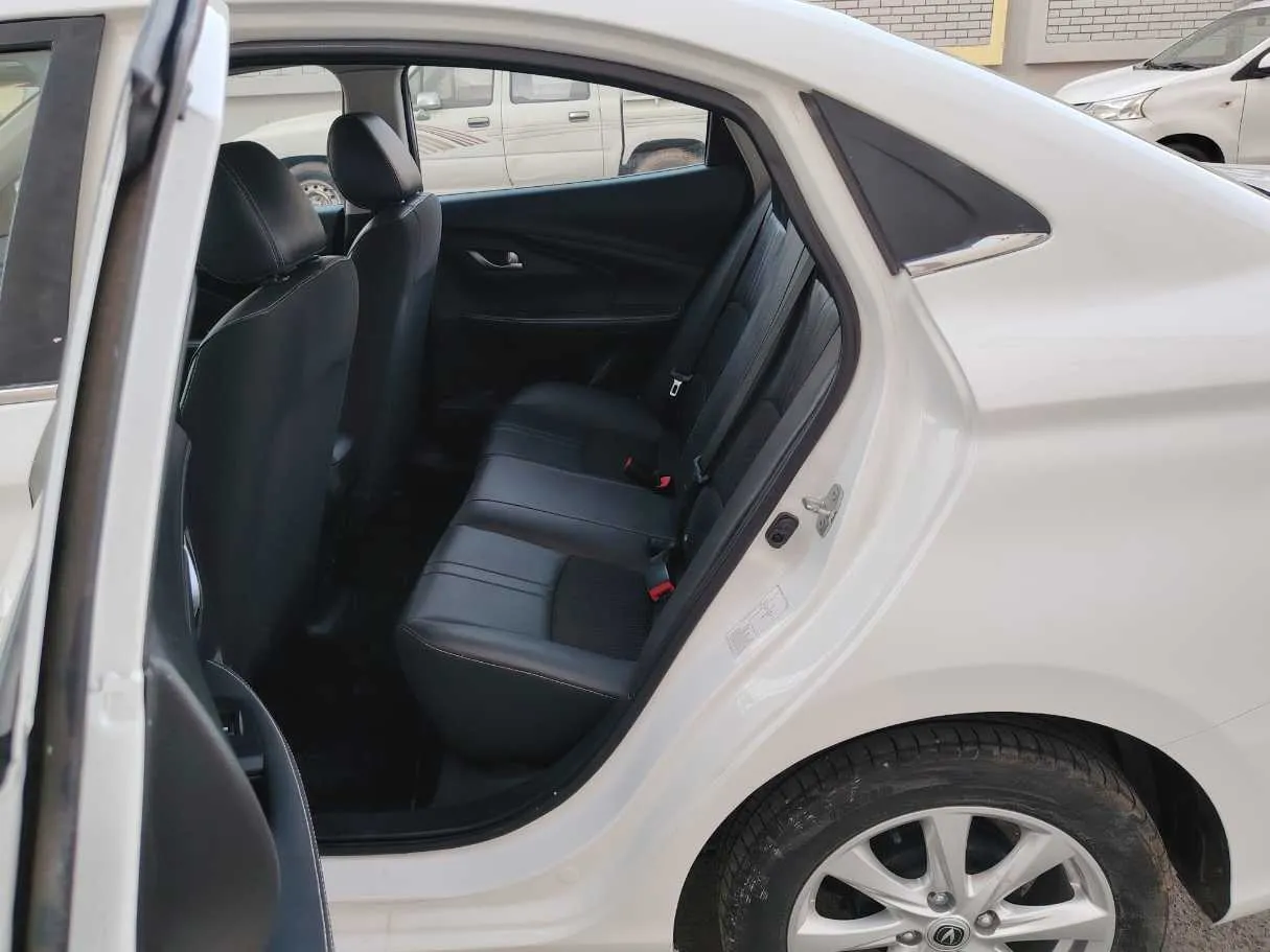 Car image 15