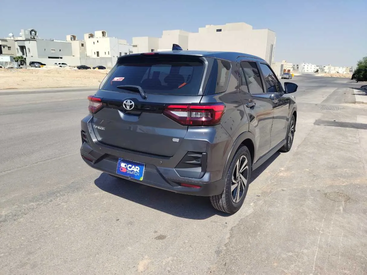Car image 5