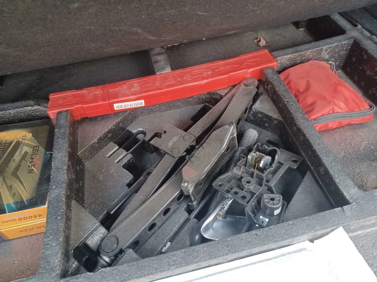 Car image 22