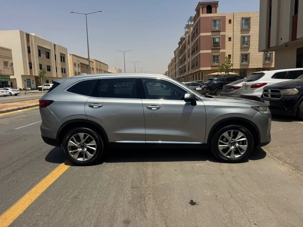 Car image 4