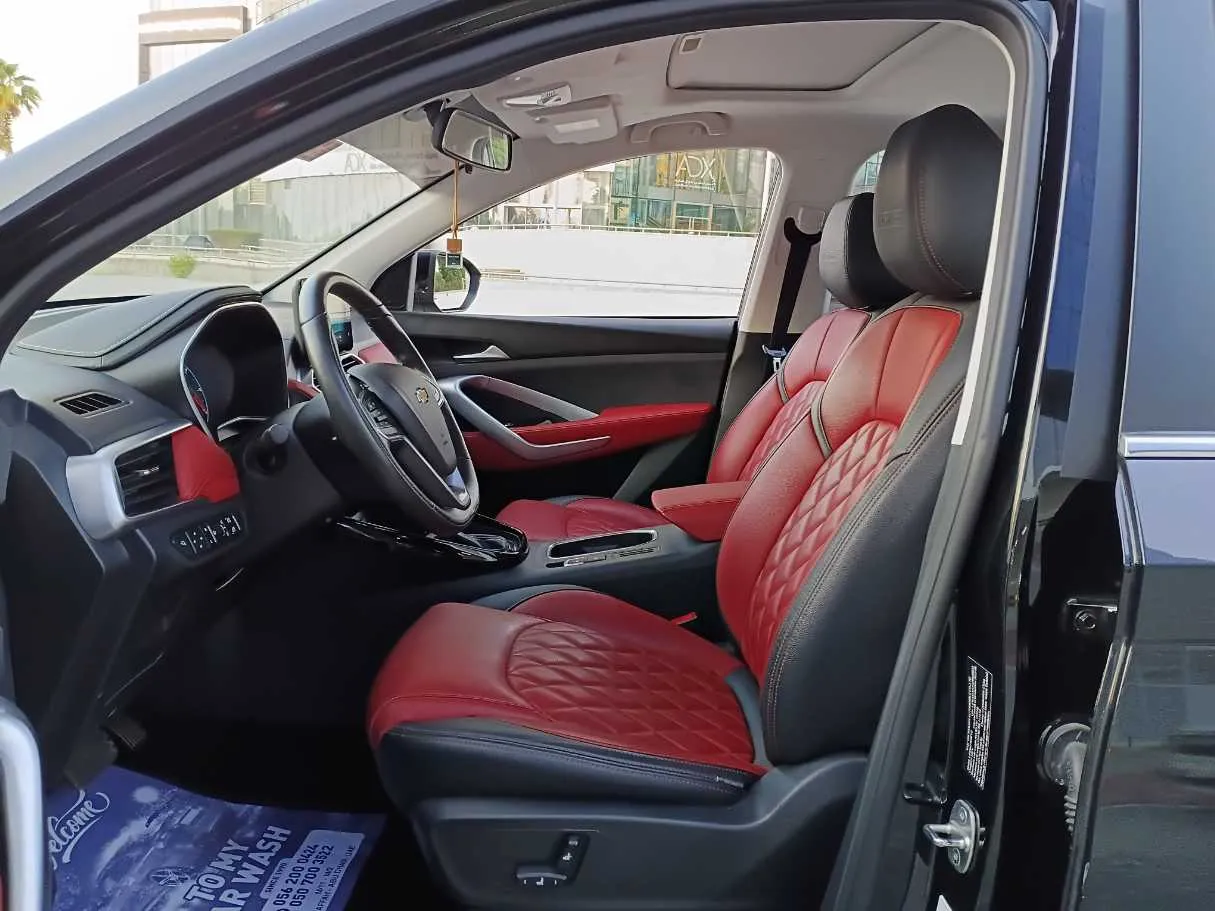 Car image 12