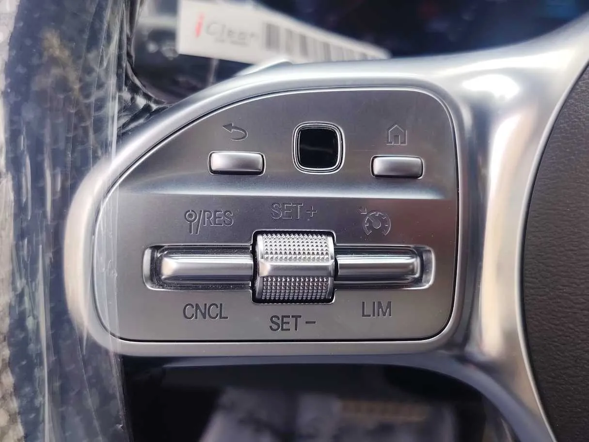 Car image 36