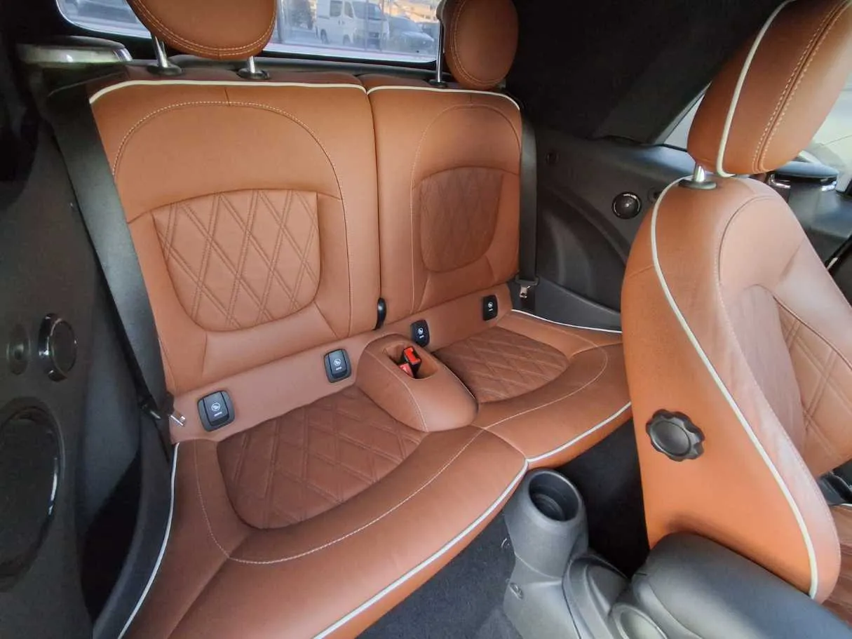 Car image 16