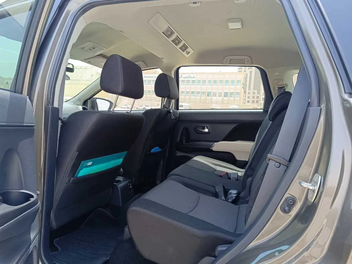 Car image 18