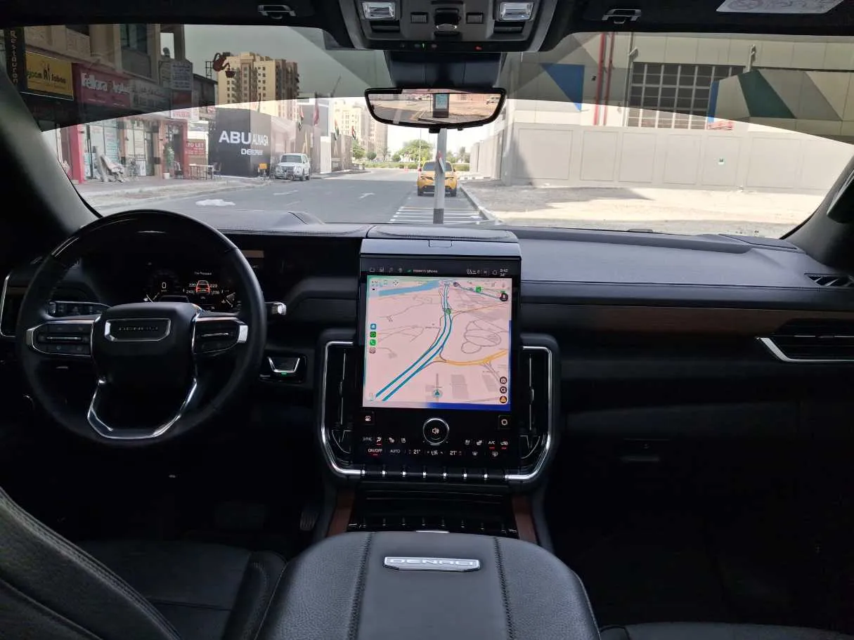 Car image 14