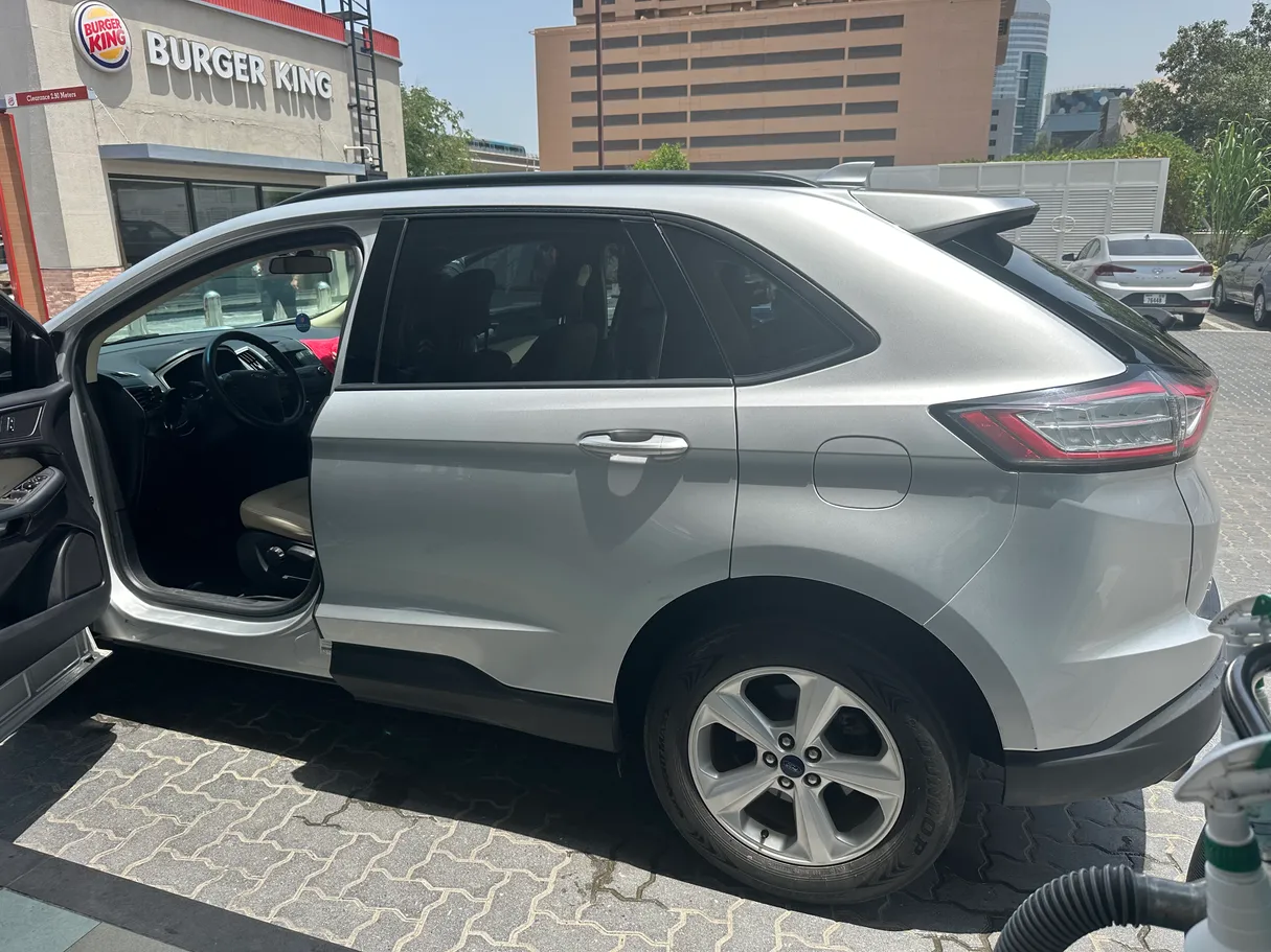 Car image 10