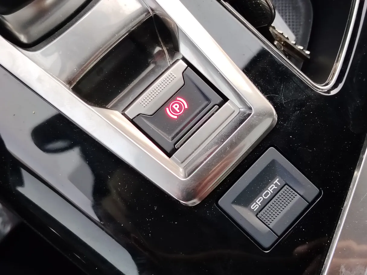 Car image 22
