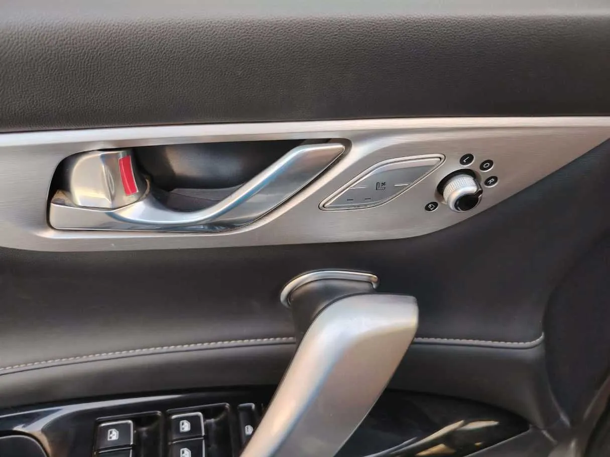 Car image 35