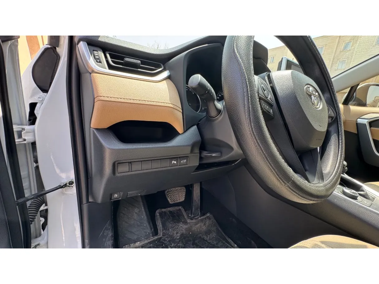 Car image 27