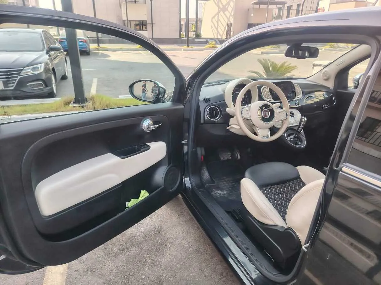Car image 11