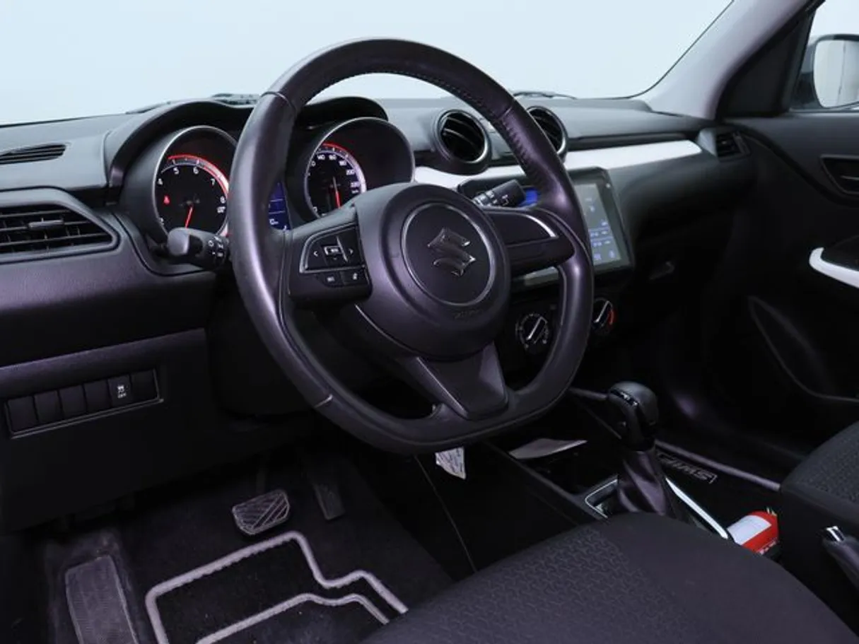 Car image 4