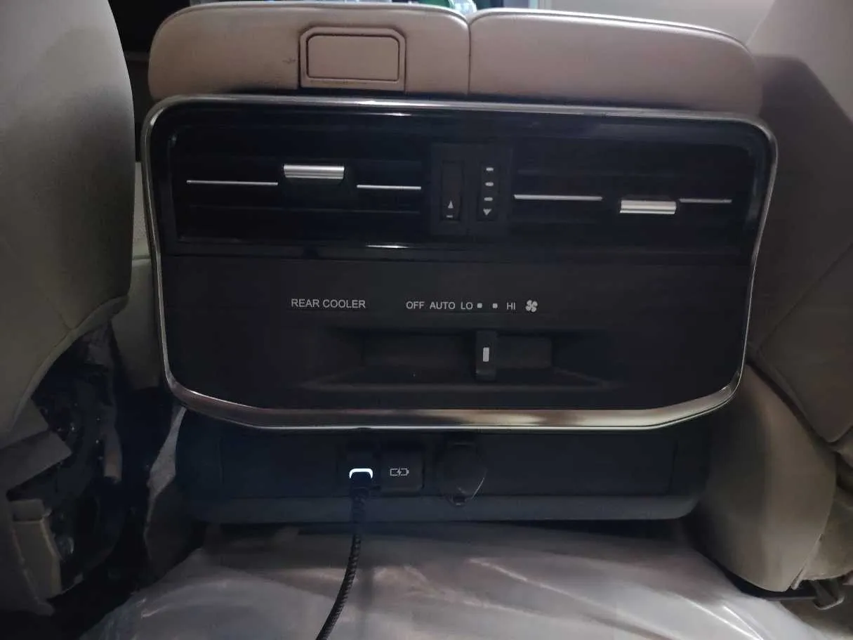 Car image 29