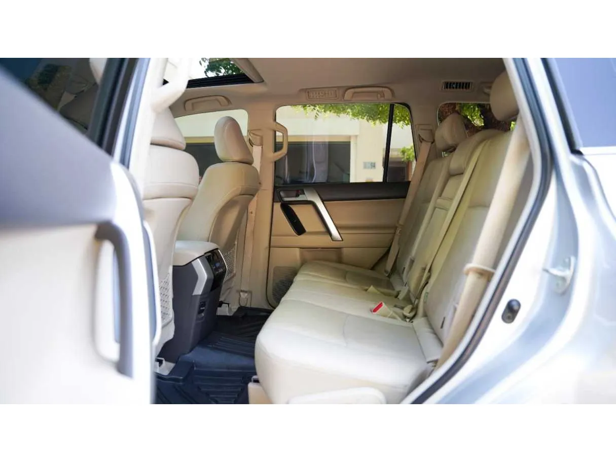 Car image 12