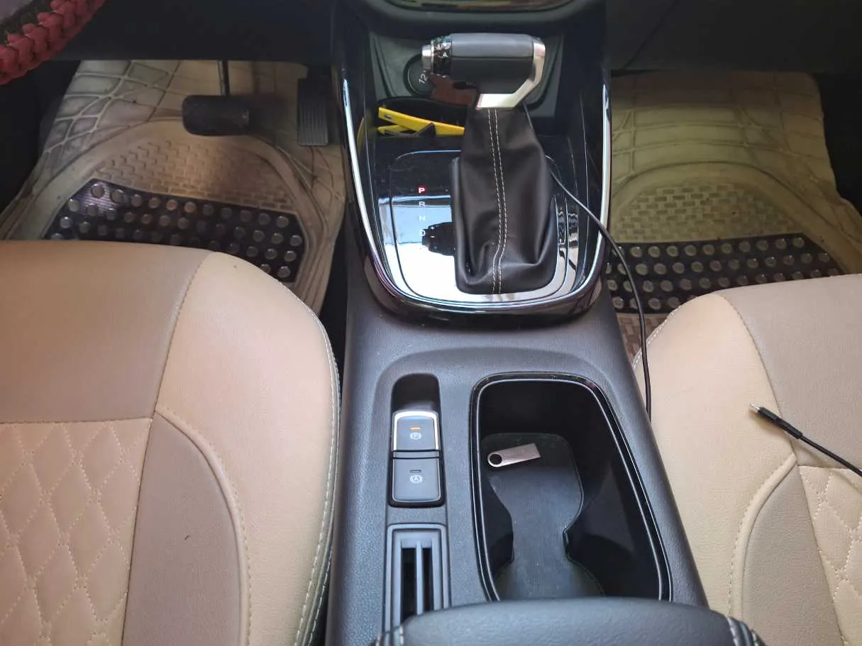 Car image 15