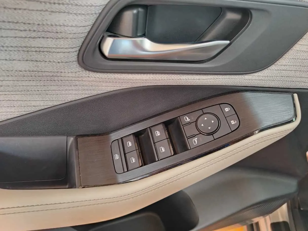 Car image 33