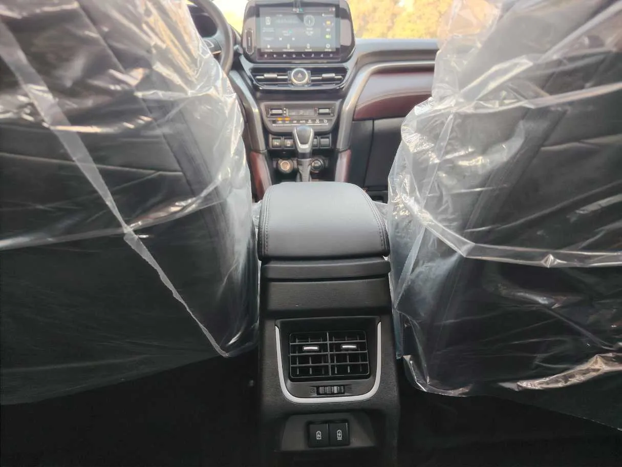 Car image 27
