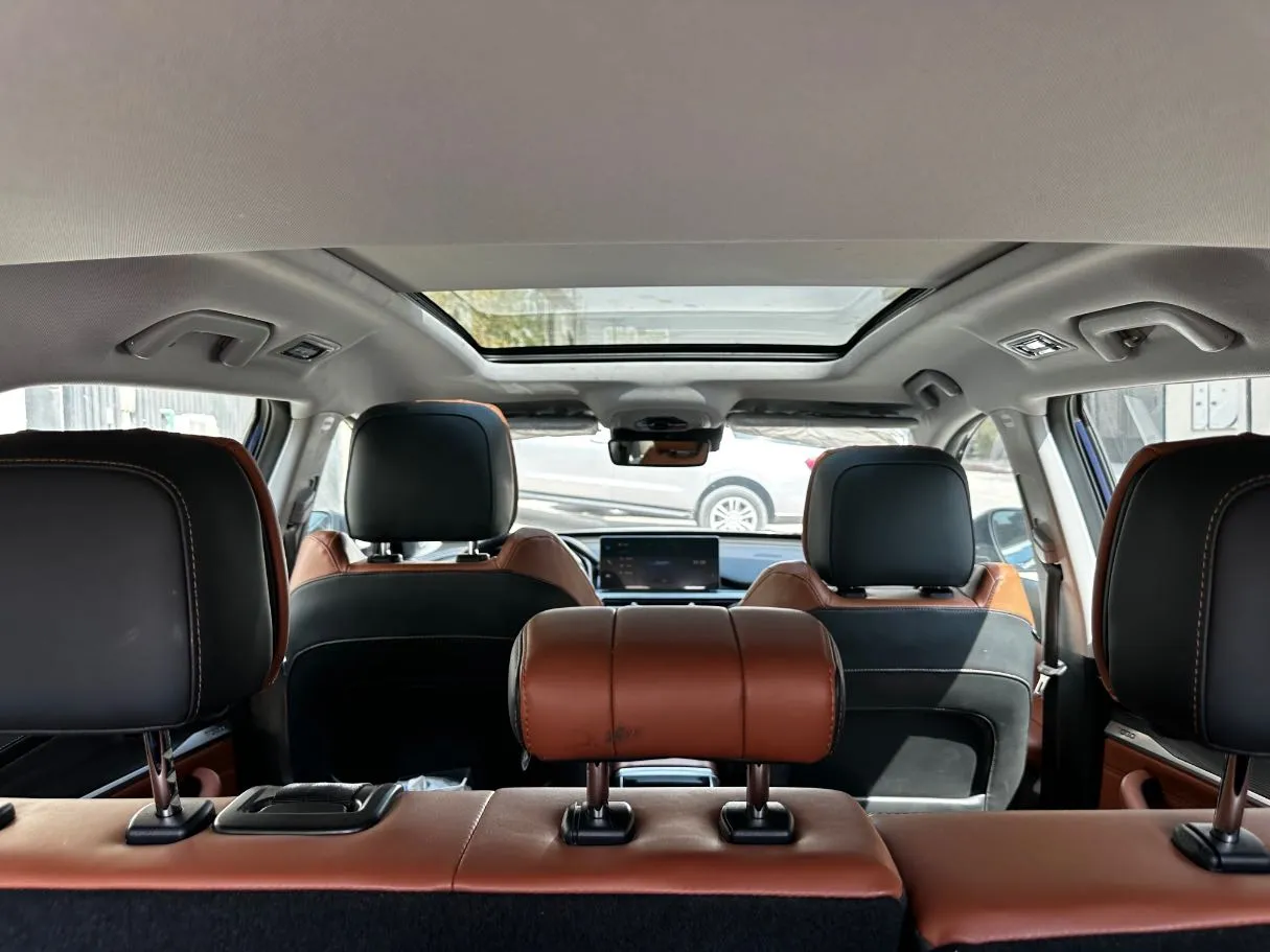 Car image 15
