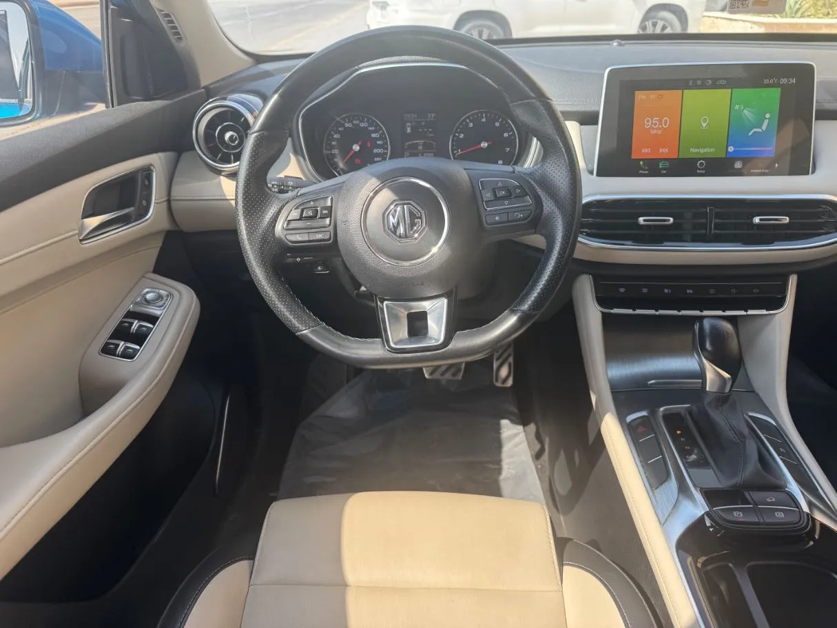 Car image 17