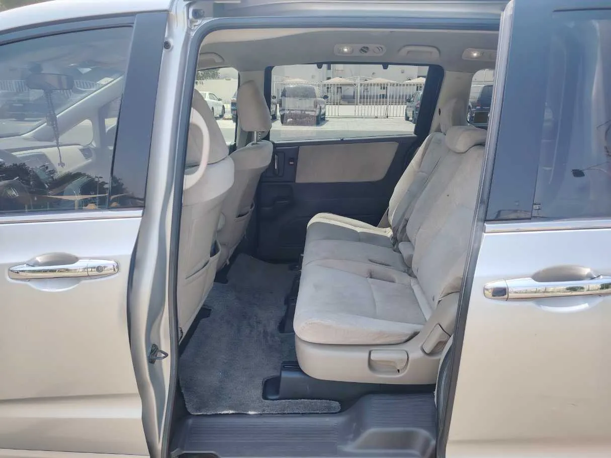Car image 14