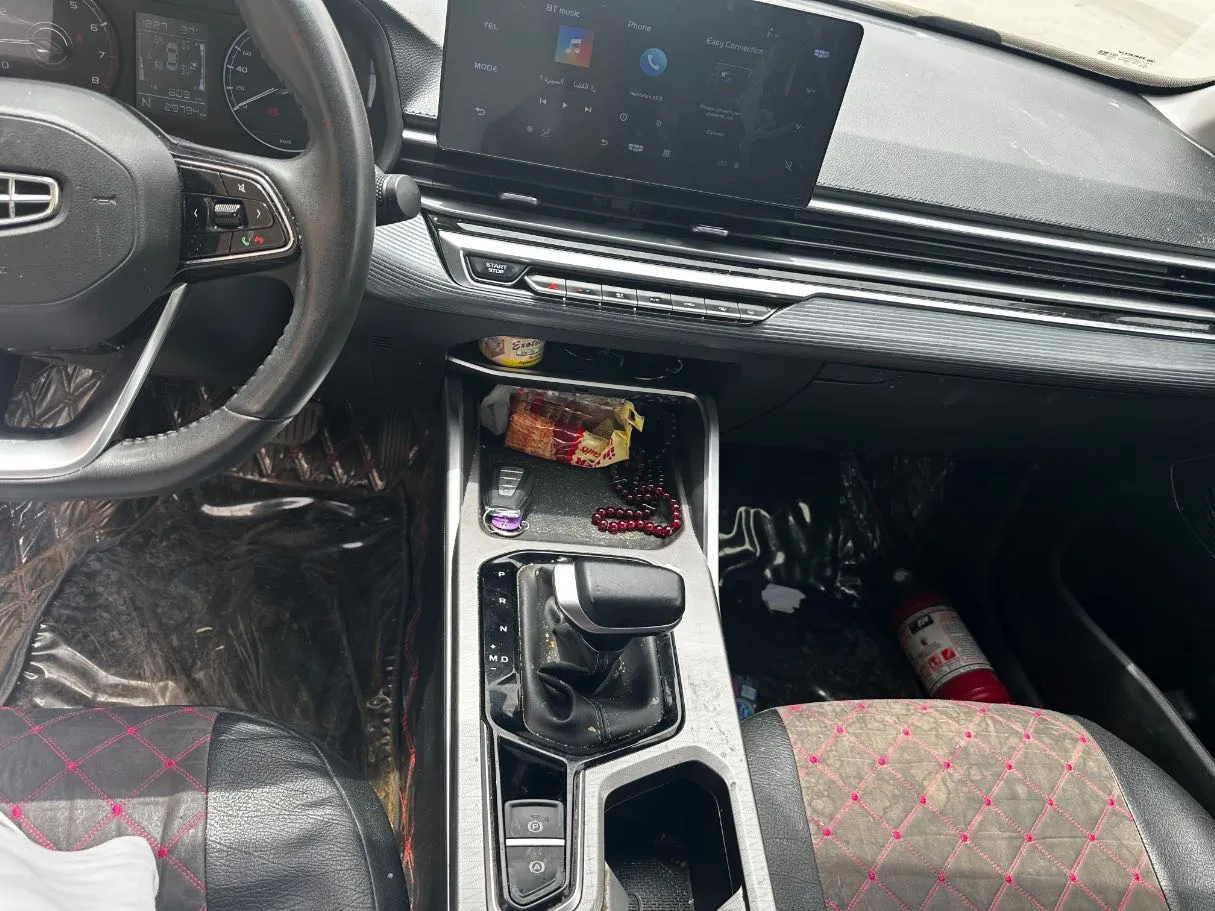 Car image 12