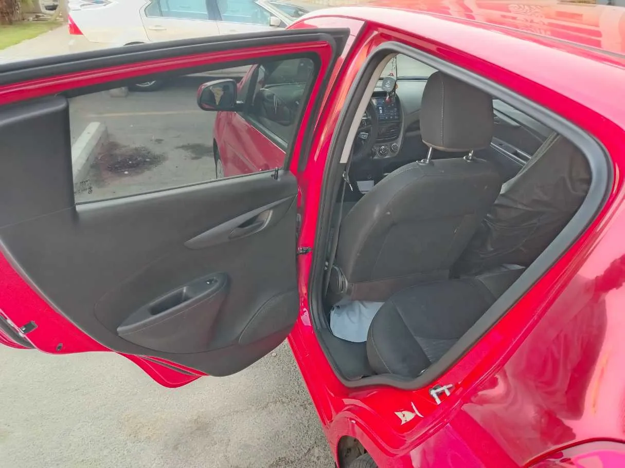 Car image 14