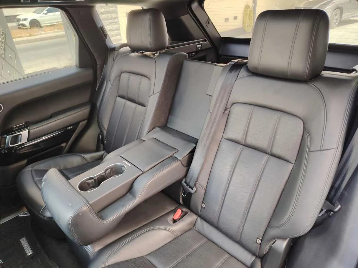 Car image 16