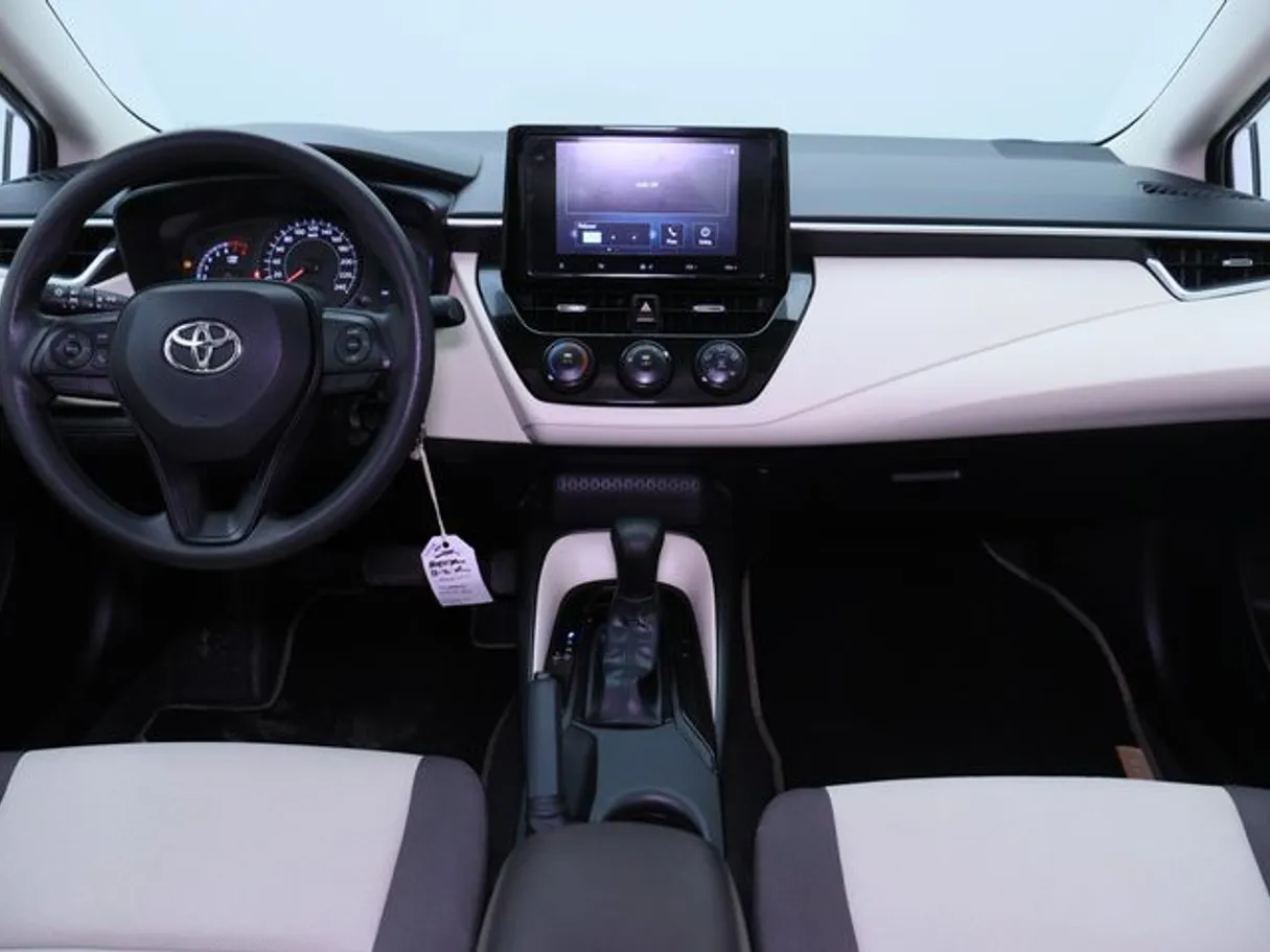 Car image 14