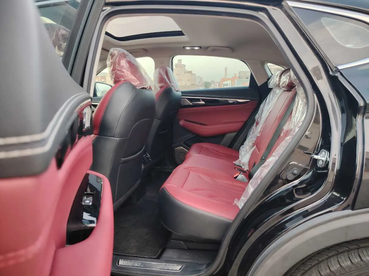 Car image 16