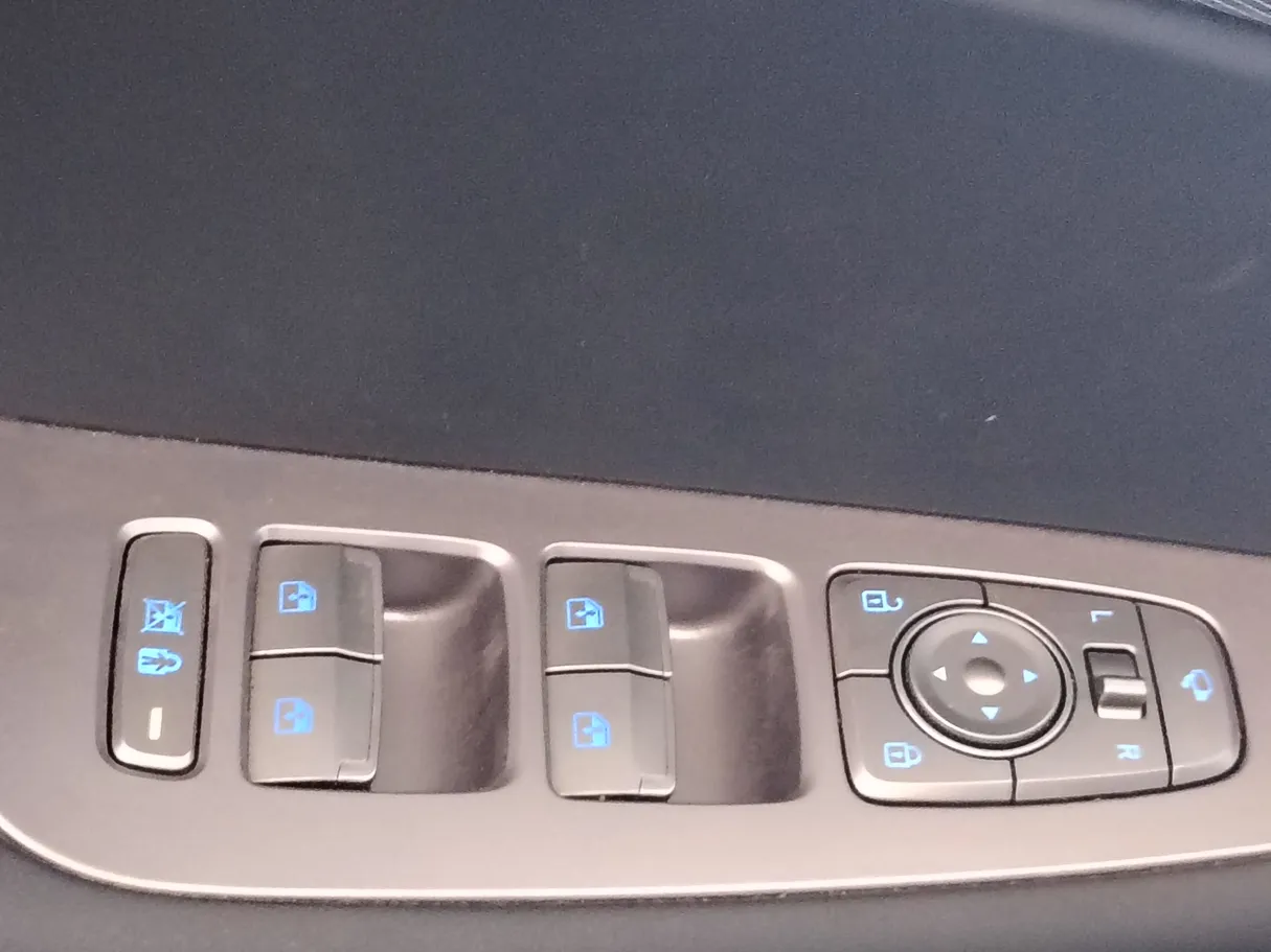 Car image 32