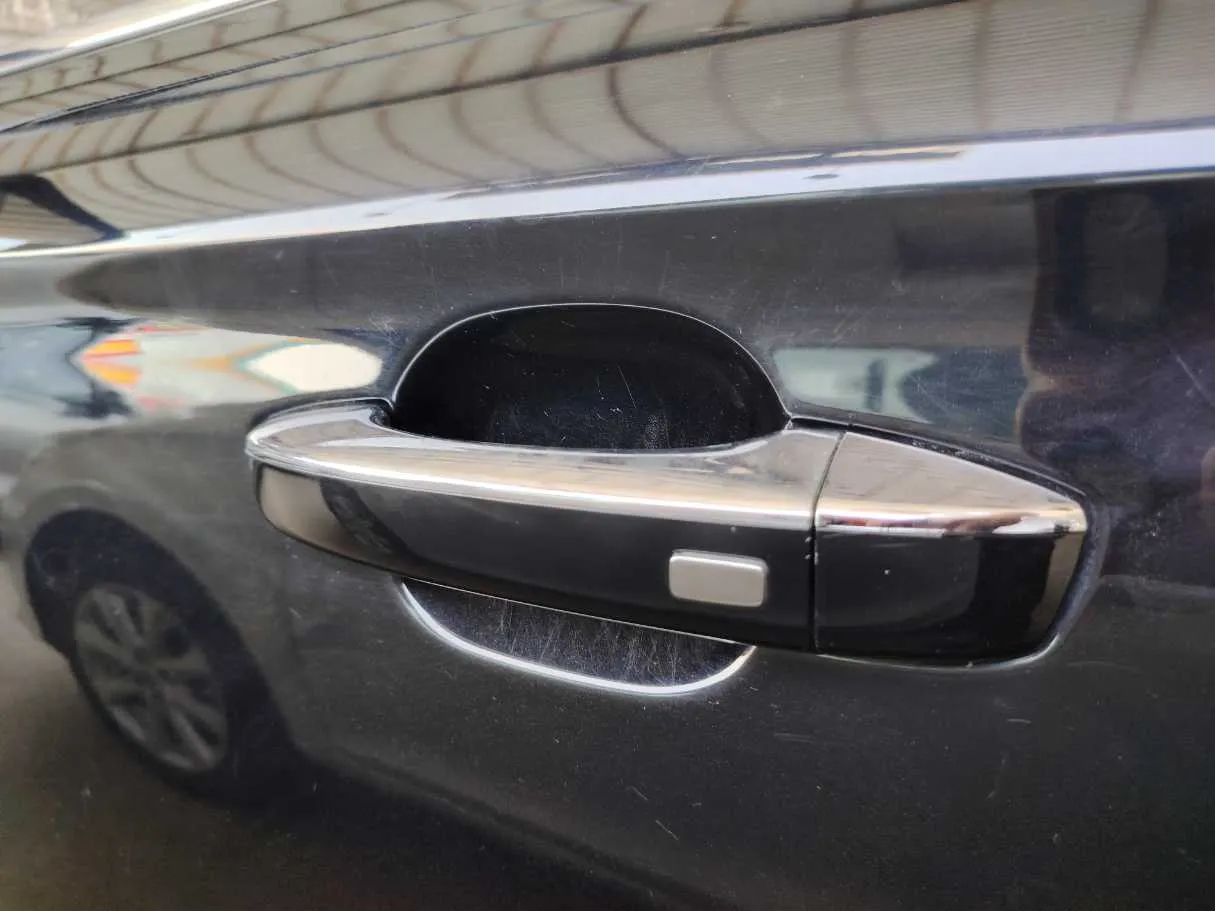 Car image 12