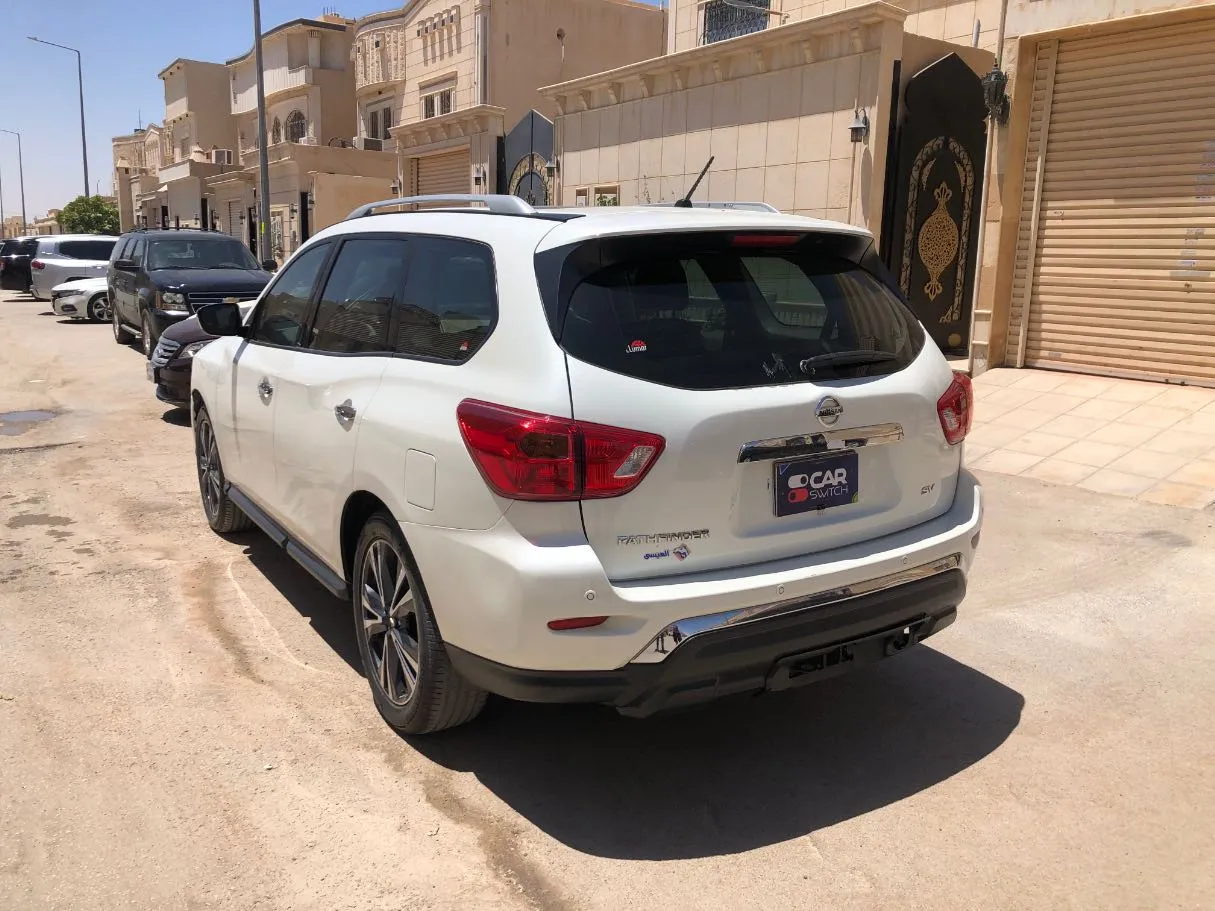 Car image 7
