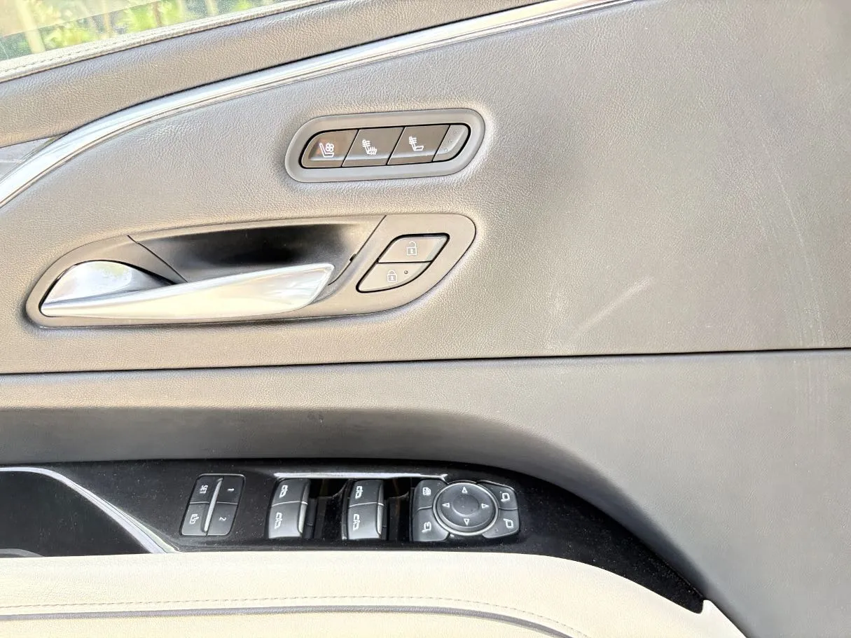 Car image 27
