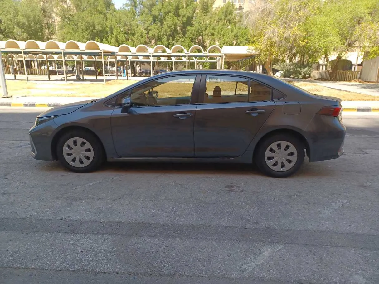 Car image 8
