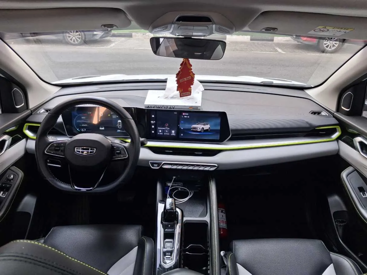 Car image 15