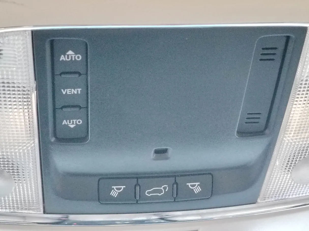 Car image 27