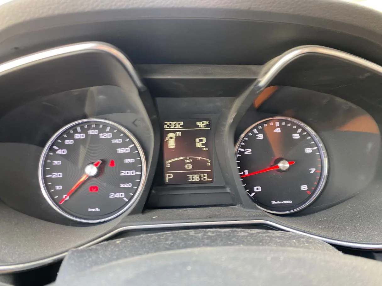 Car image 18