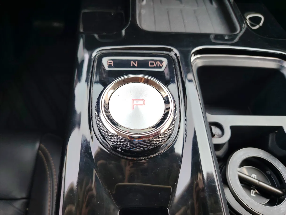 Car image 19