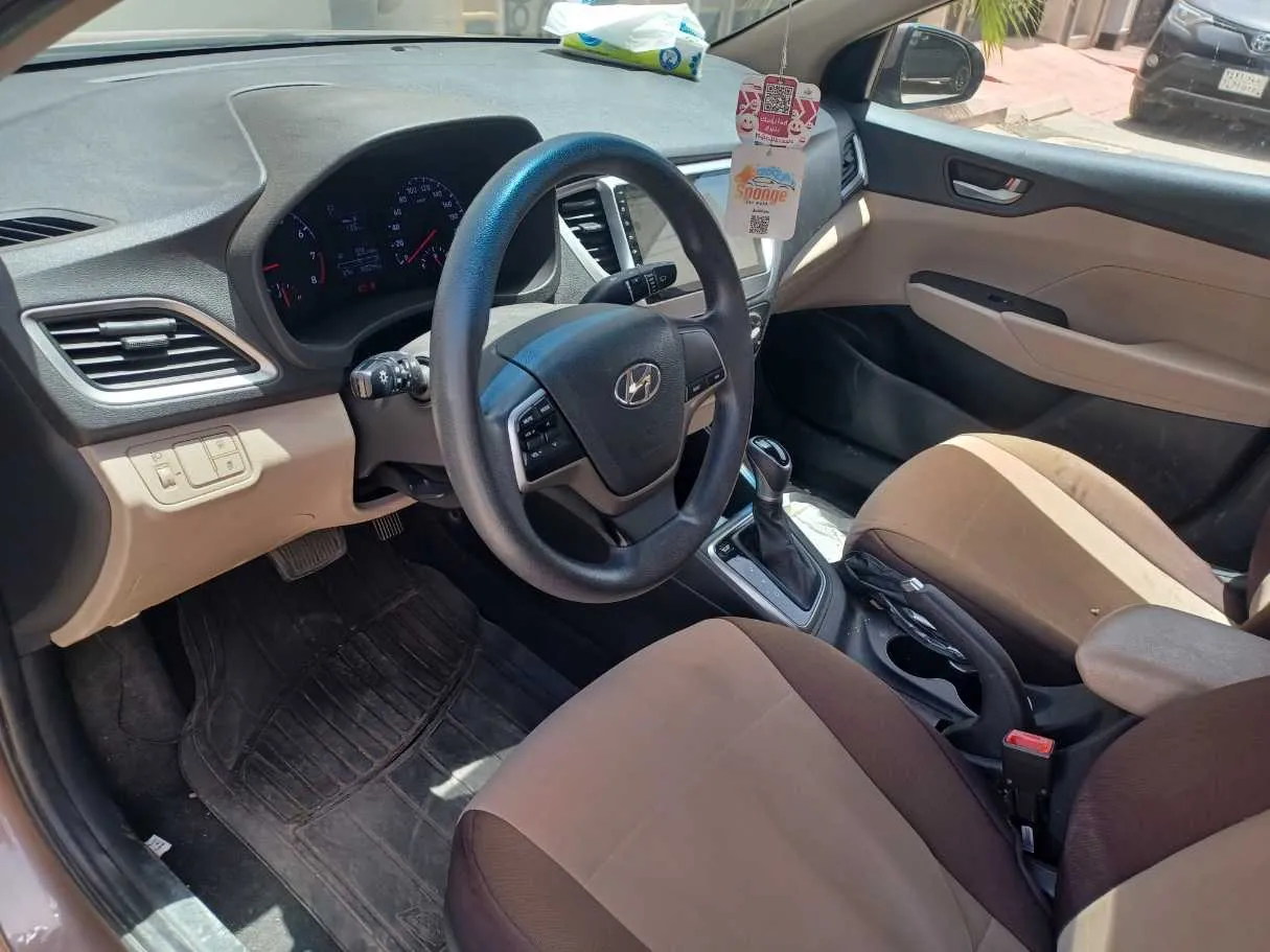 Car image 12