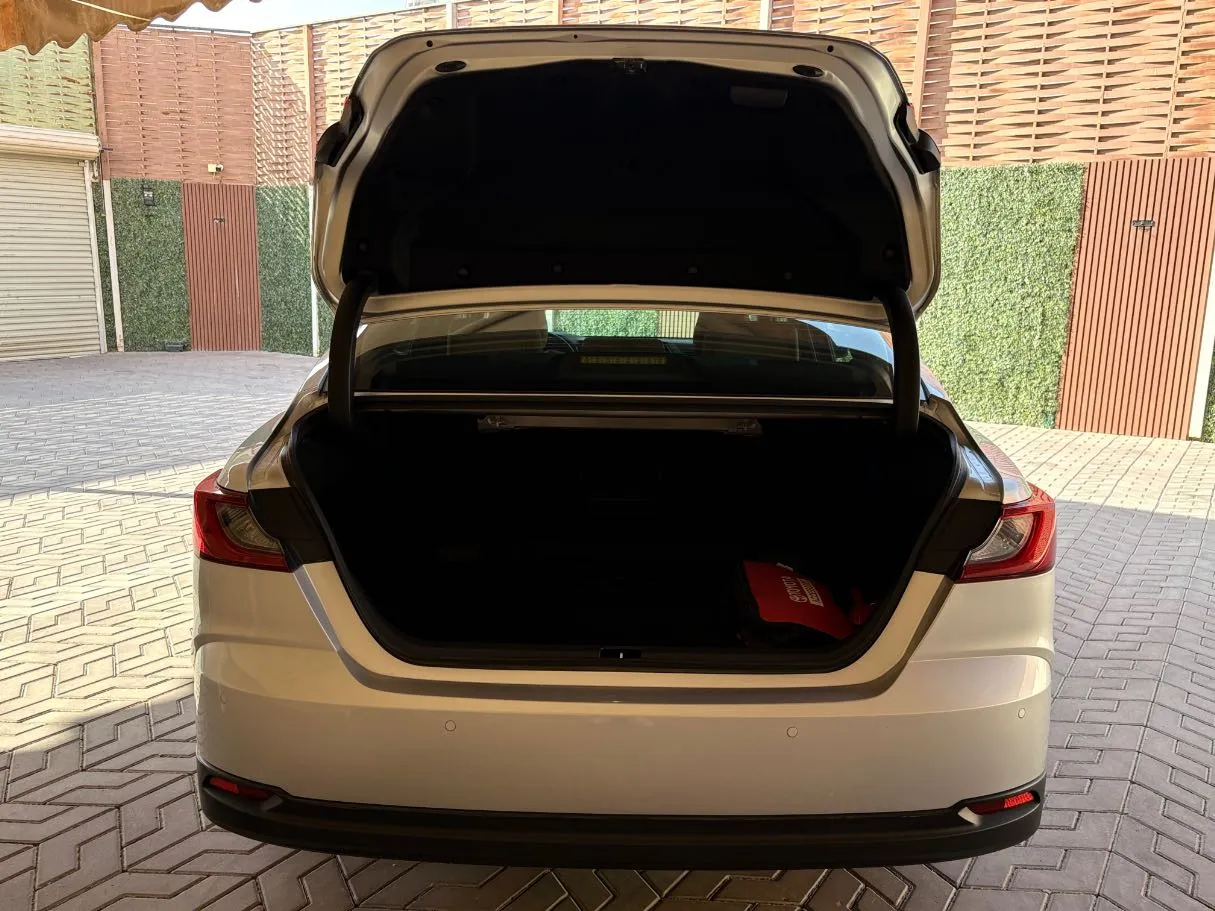 Car image 23