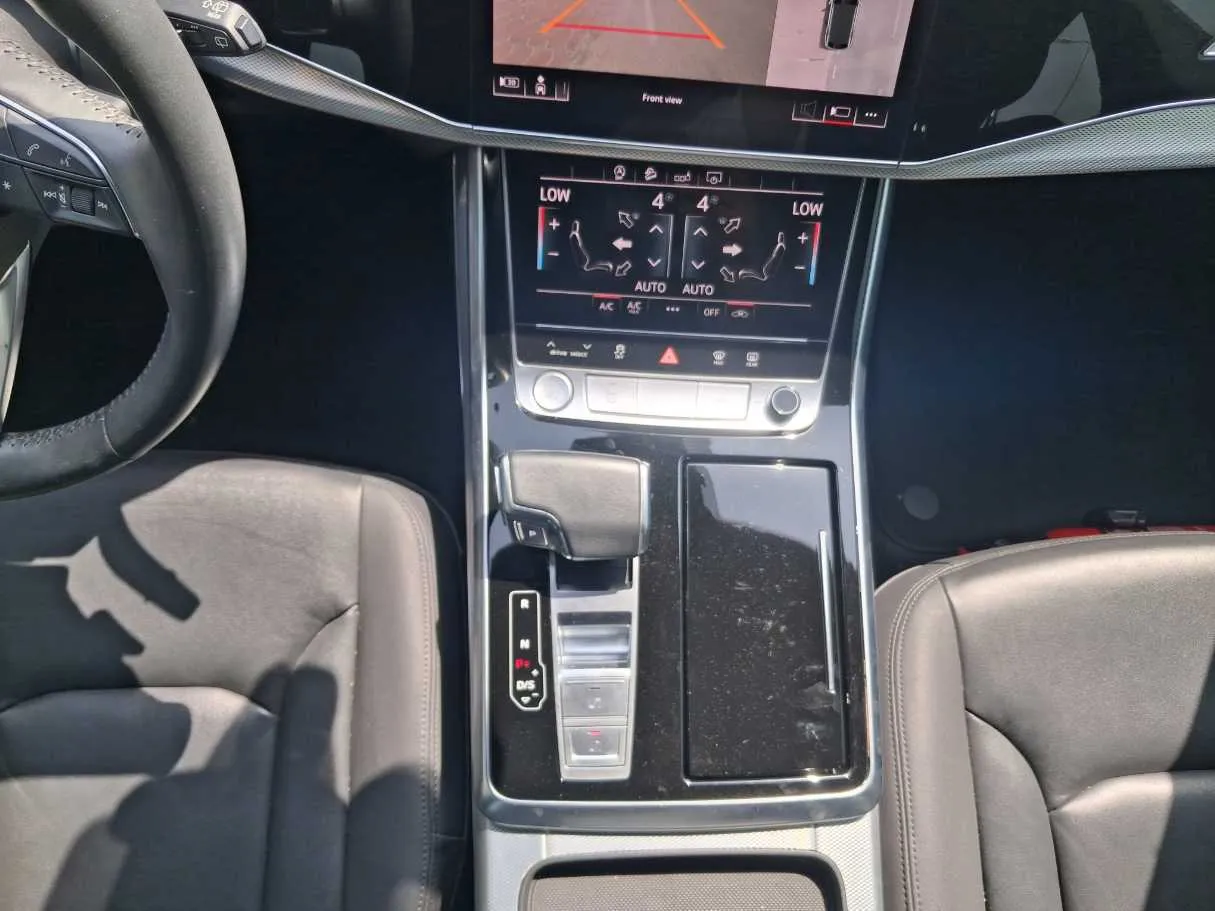Car image 17