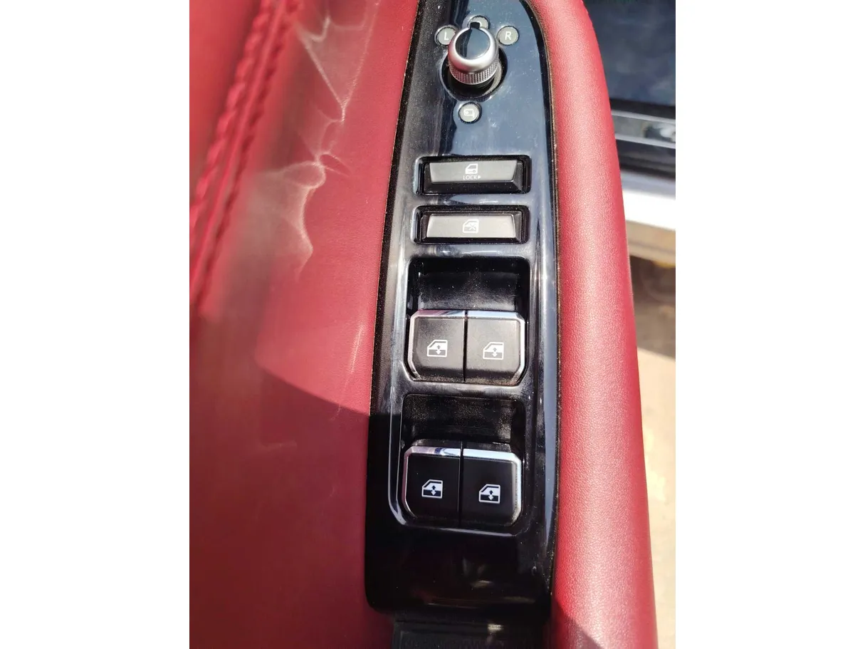 Car image 27