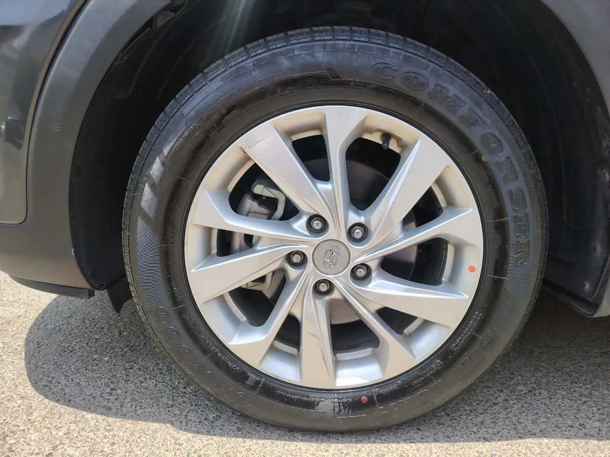Car image 10
