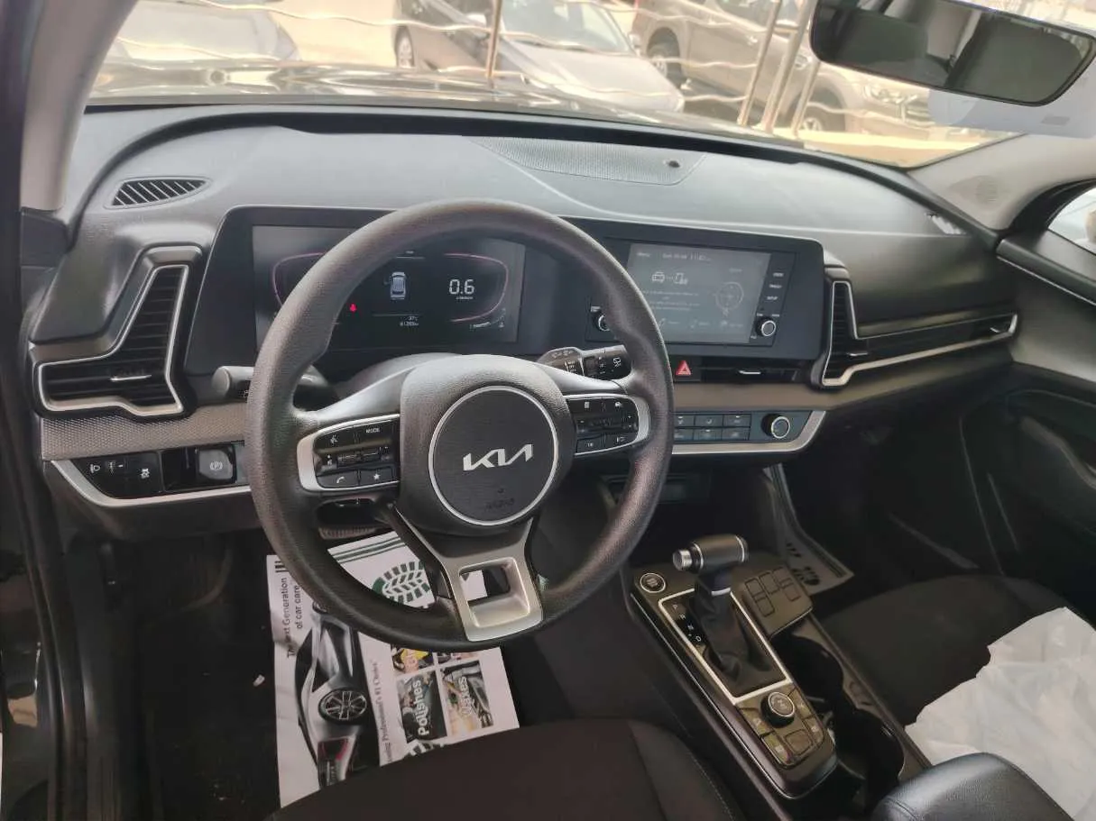 Car image 15