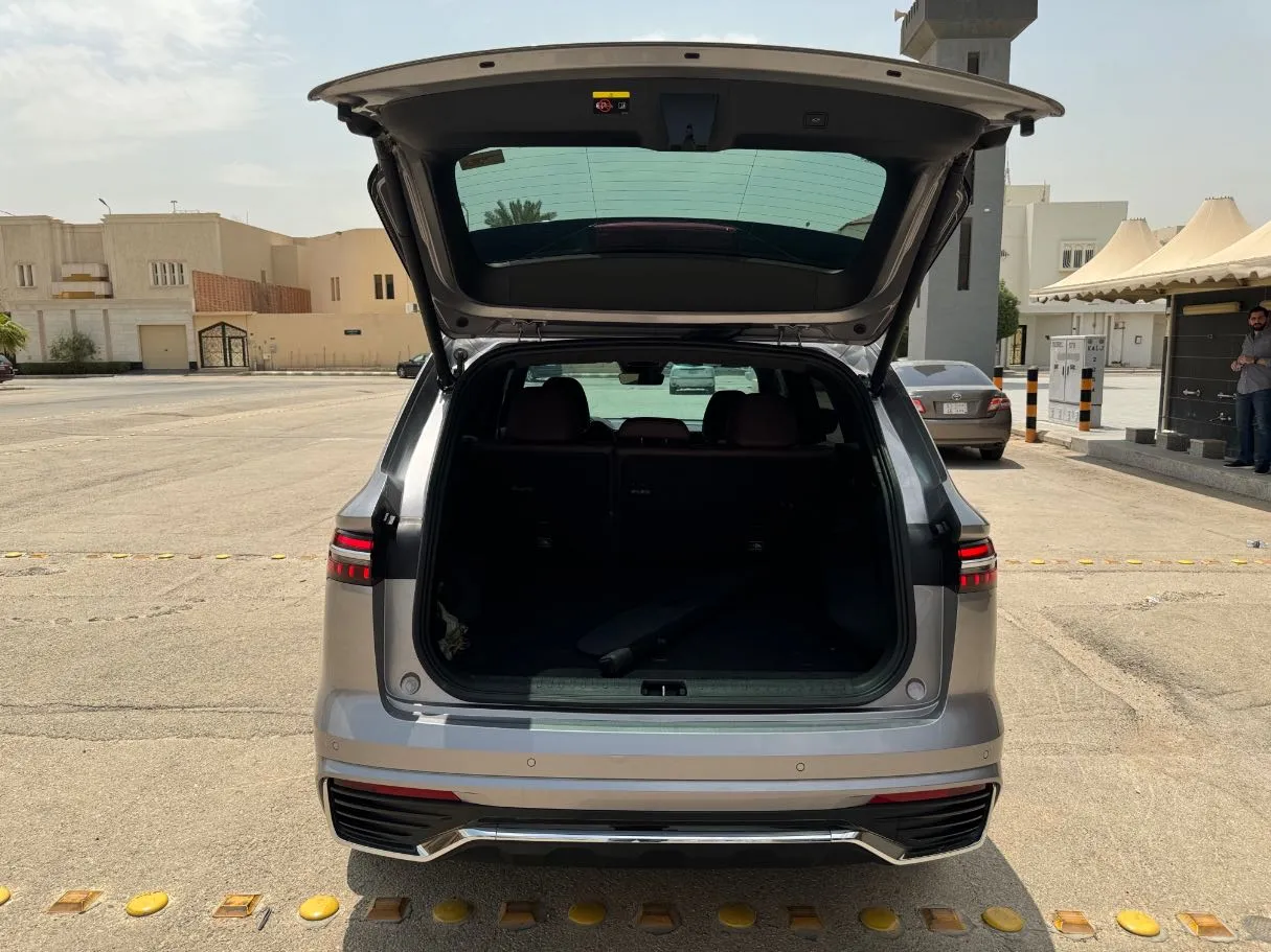 Car image 21