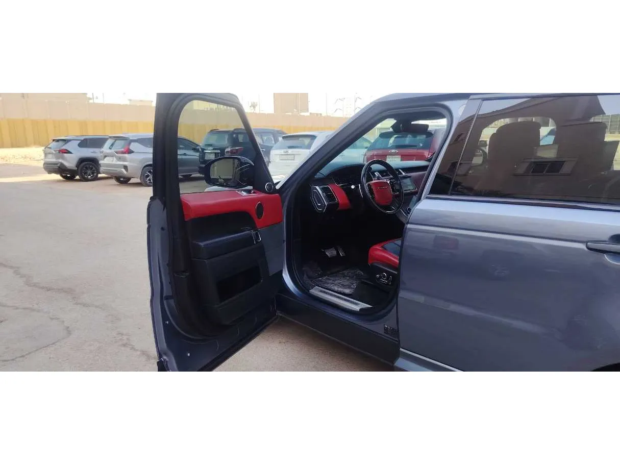 Car image 12